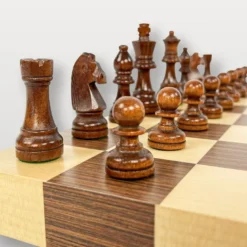 Jeu d’Échecs en Bois Marqueté – L’Élégance au Meilleur Prix