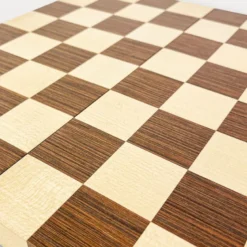 Jeu d’Échecs en Bois Marqueté – L’Élégance au Meilleur Prix